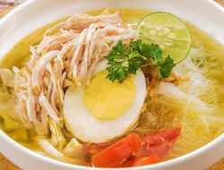 Resep Soto Ayam Legendaris Kuah Gurih Ayam Empuk Bikin Nagih!